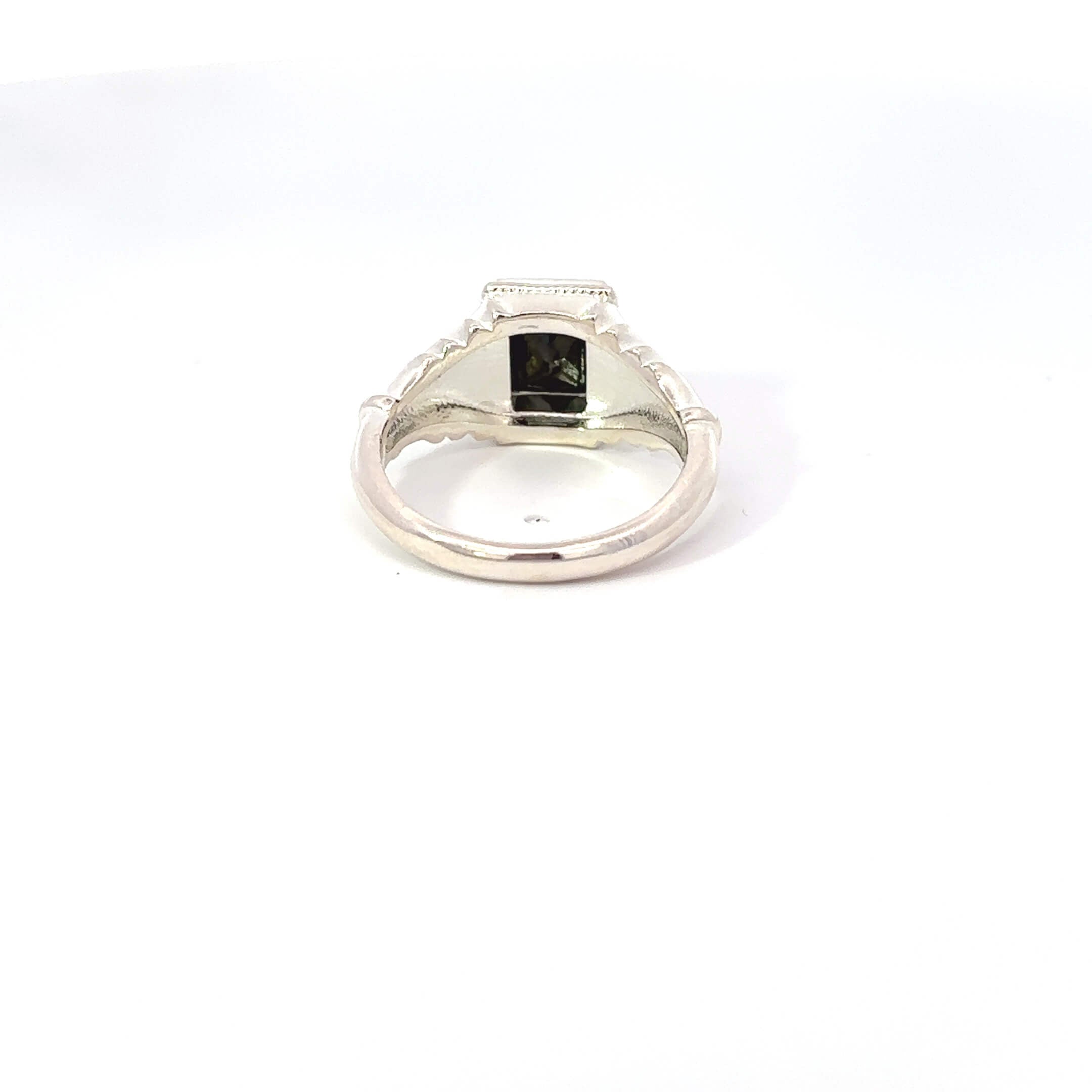 Zilveren ring ''Sam'' met zwarte steen en sierband