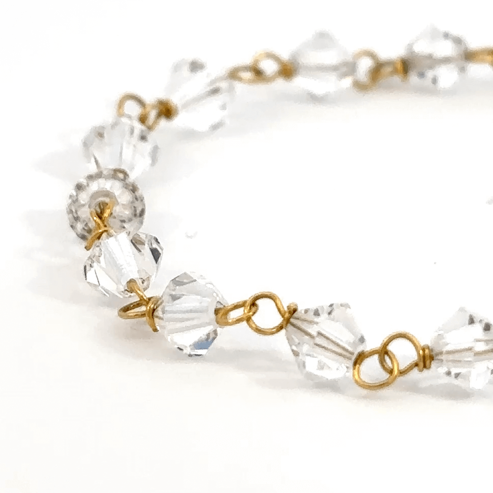 ''Indigo'' Gouden 14k babybracelet met ogri-ai kralen en naamplaat